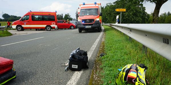 Schwerer Verkehrsunfall mit Motorradkolonne 